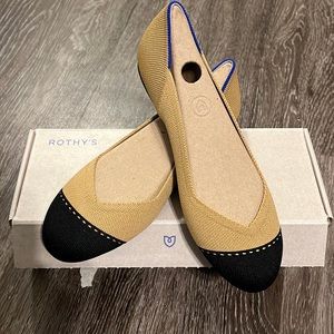 BRAND NEW Rothys camel and black round flats
